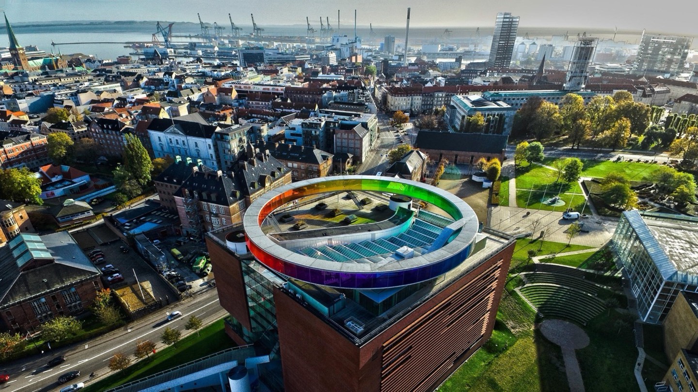 Aarhus skyline med ARoS regnbuen